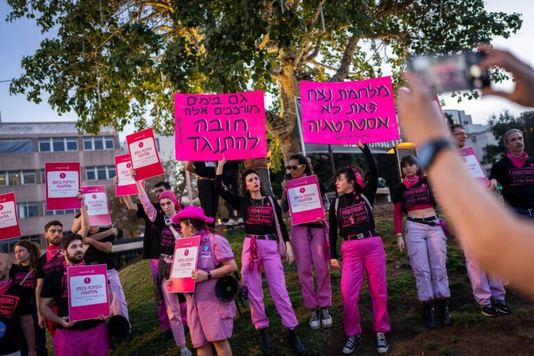 Anti-government protesters boost rallies against war as support for fighting slips