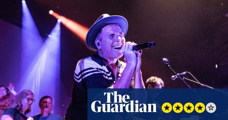 Belle and Sebastian review – joyful anniversary tour makes debut album brighter than ever