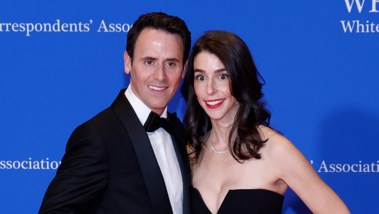 Oz Pearlman Reveals Magic Trick Performed on Karoline Leavitt Before White House Correspondents’ Dinner Shooting