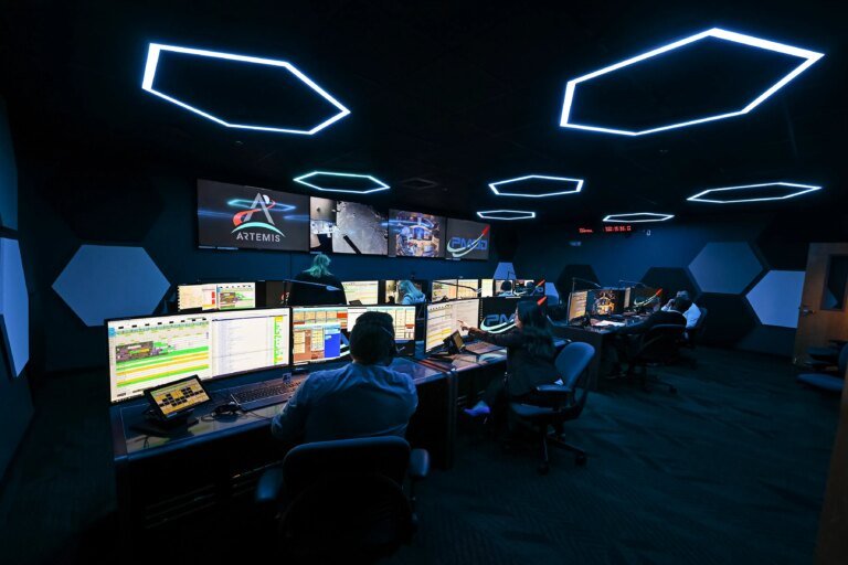 Twin NASA Control Rooms Support Artemis Safety, Success