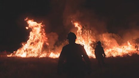 Firefighters in Spain and France battle raging wildfires – video